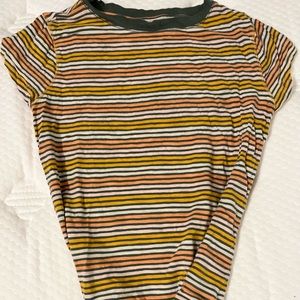 90’s style t-shirt size xs universal threads fits small